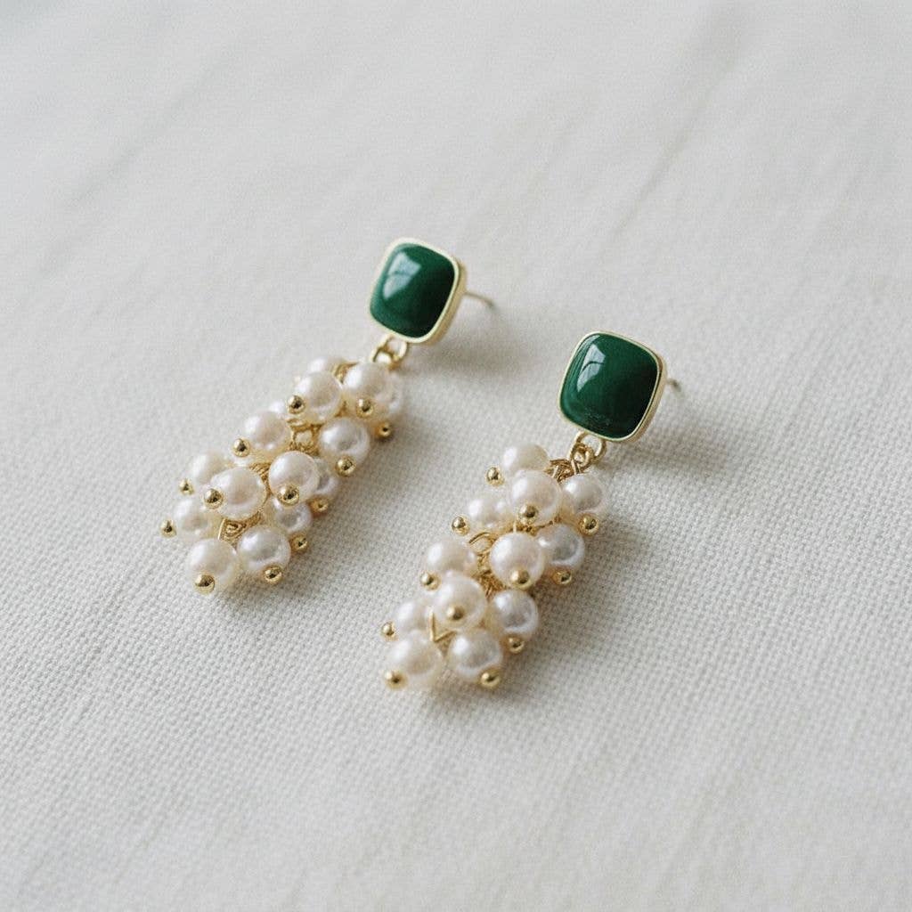 Chic Vintage-Inspired Pearl Drop Earrings