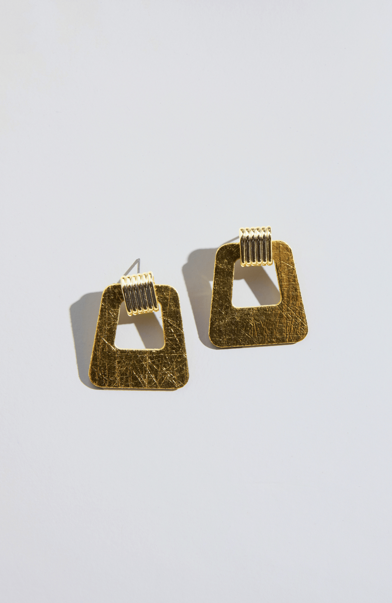 Vintage Gold Avery