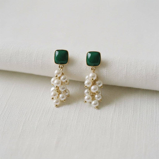 Chic Vintage-Inspired Pearl Drop Earrings