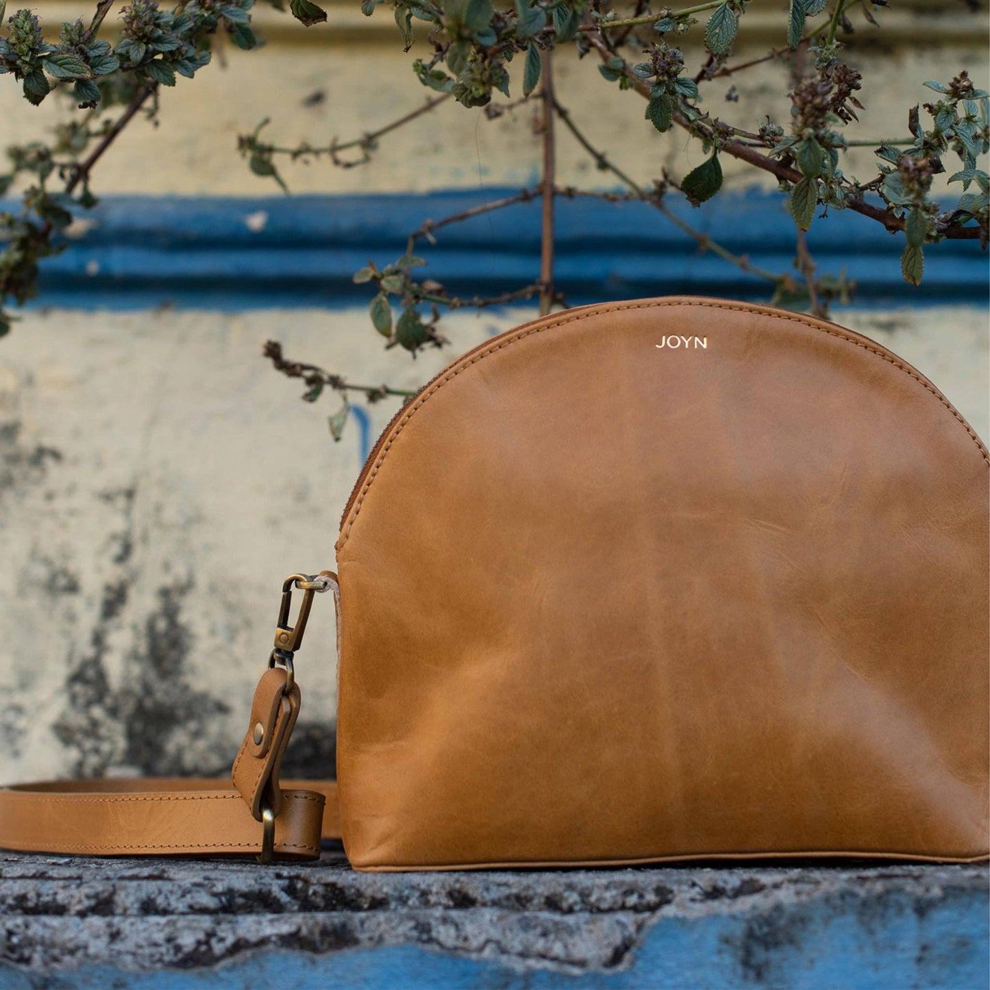 Halfmoon Crossbody - Camel